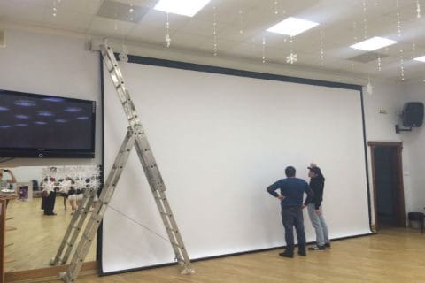 Монтаж большого проекционного экрана — «Elsmir», Химкинский б-р, д.9