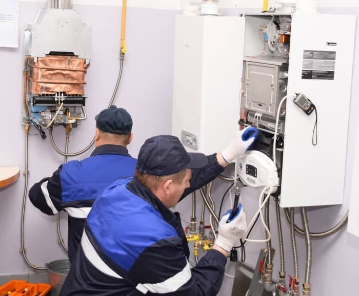Мастера обслуживают газовые котлы — «Газ сервис», Северодвинская ул., д.13к1