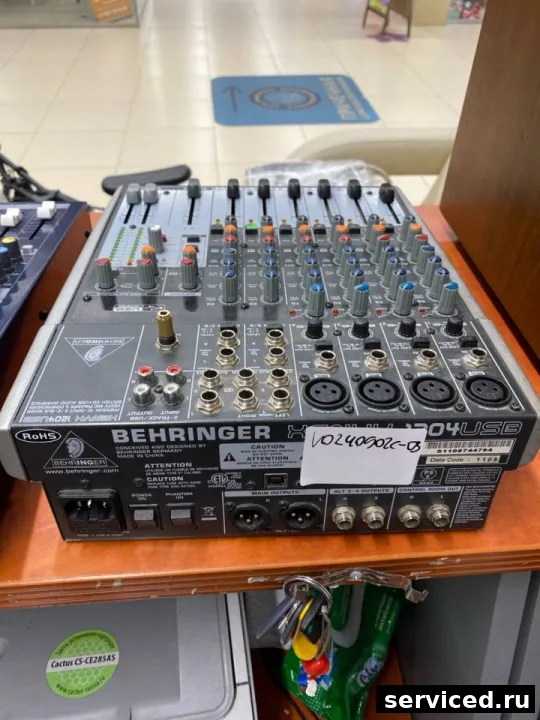 Микшерный пульт BEHRINGER xenyx1204