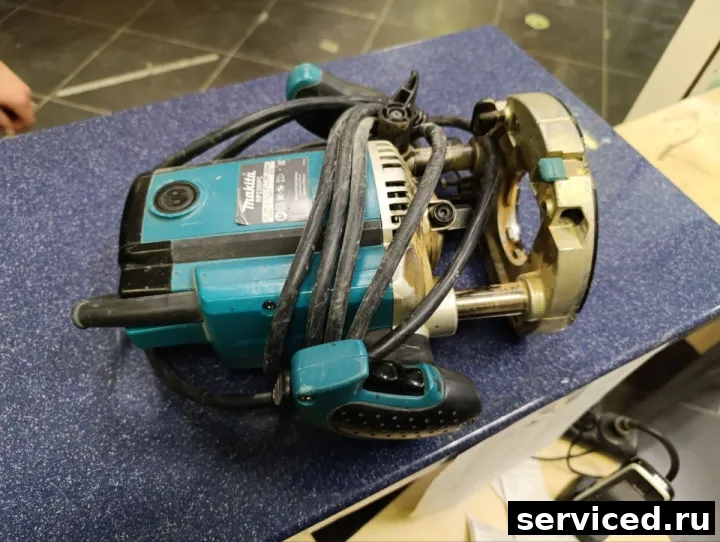 Фрезер Makita RP2300FC