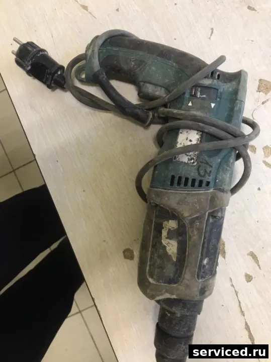 Перфоратор Makita HR2470