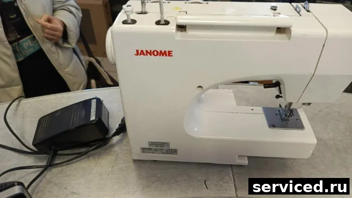 Швейная машина Janome 323S